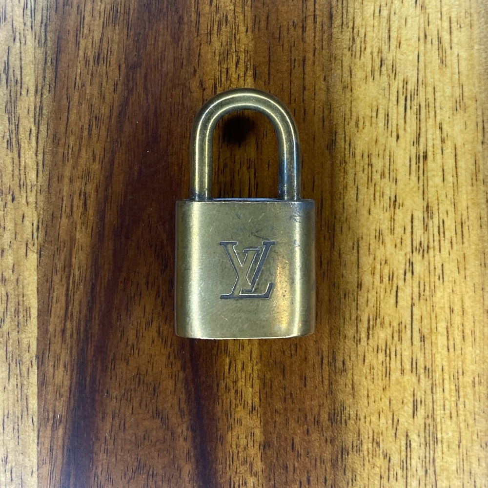 Louis Vuitton Gold Lock 304